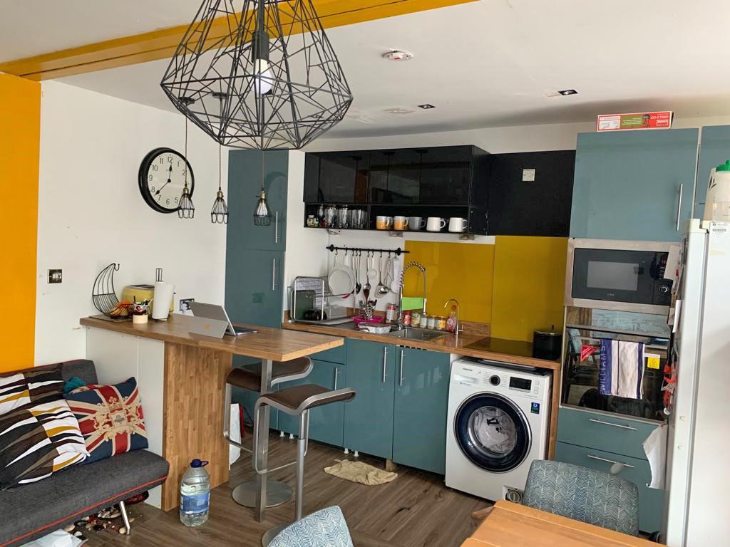 Lot: 10 - PREFABRICATED TWO-BEDROOM BUILDING - Kitchen